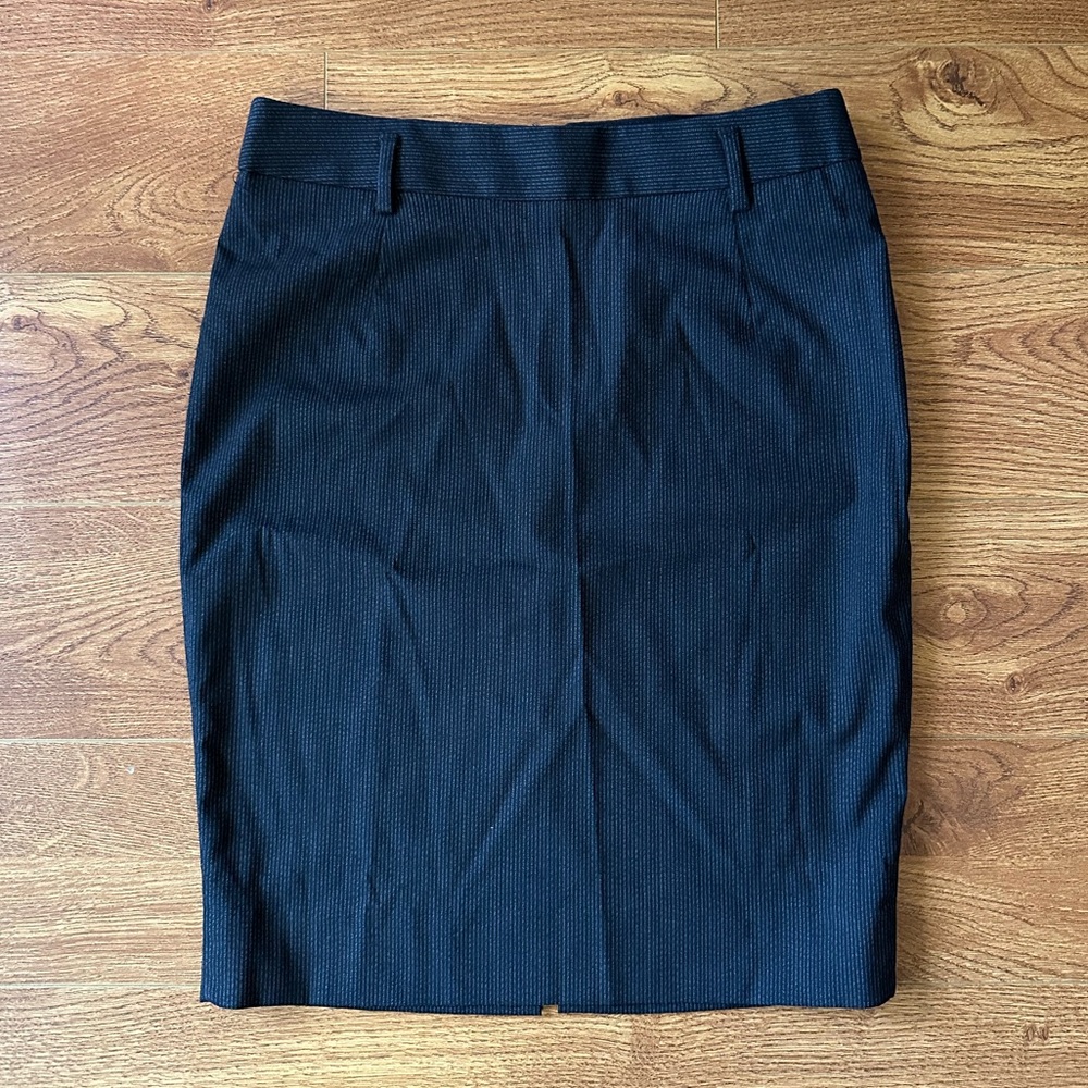 Pinstripe pencil skirt in dark grey.